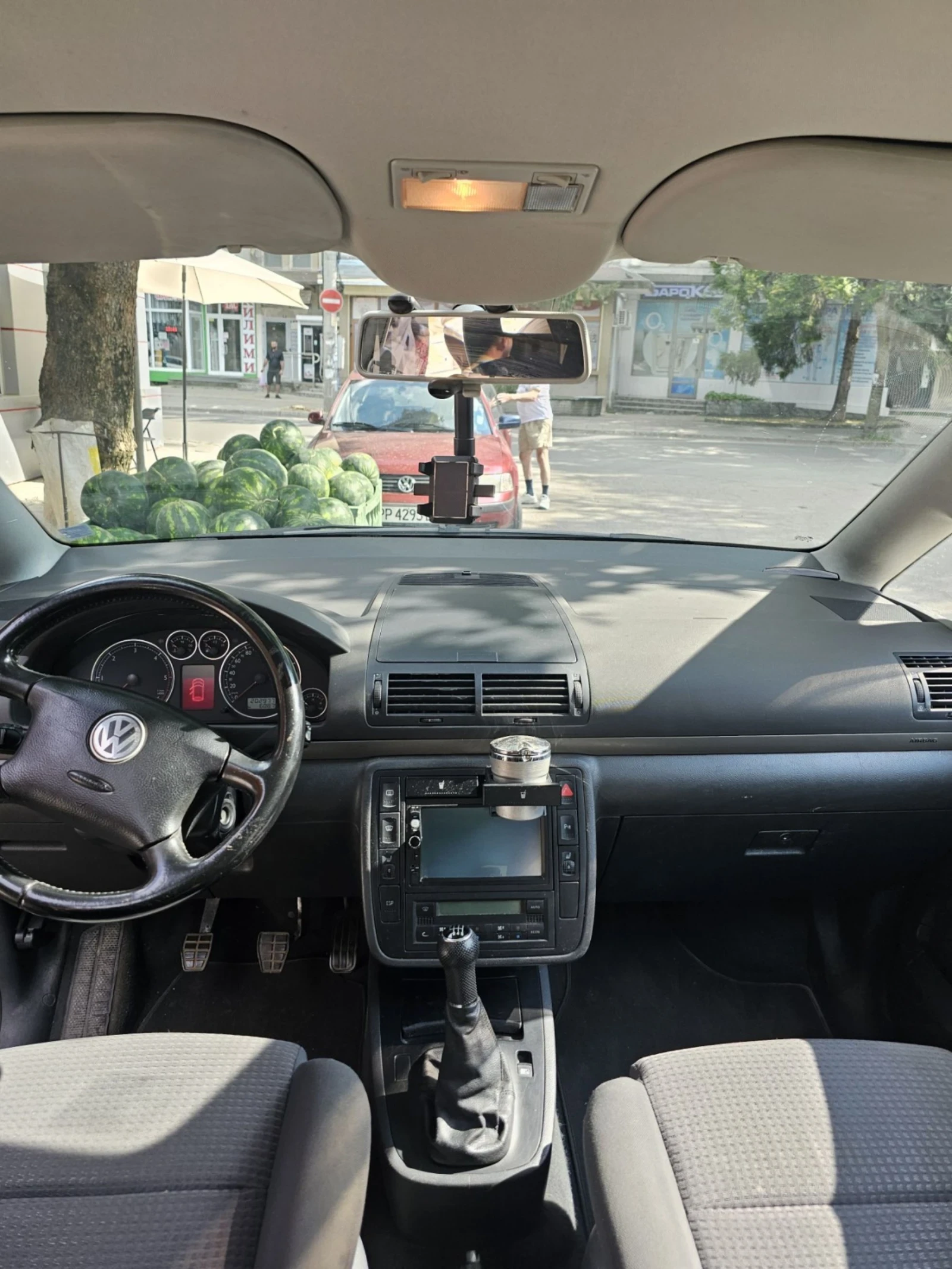VW Sharan 1.9 TDI - 131 H.P ,  7 местен , снимка 9 - Автомобили и джипове - 55424675