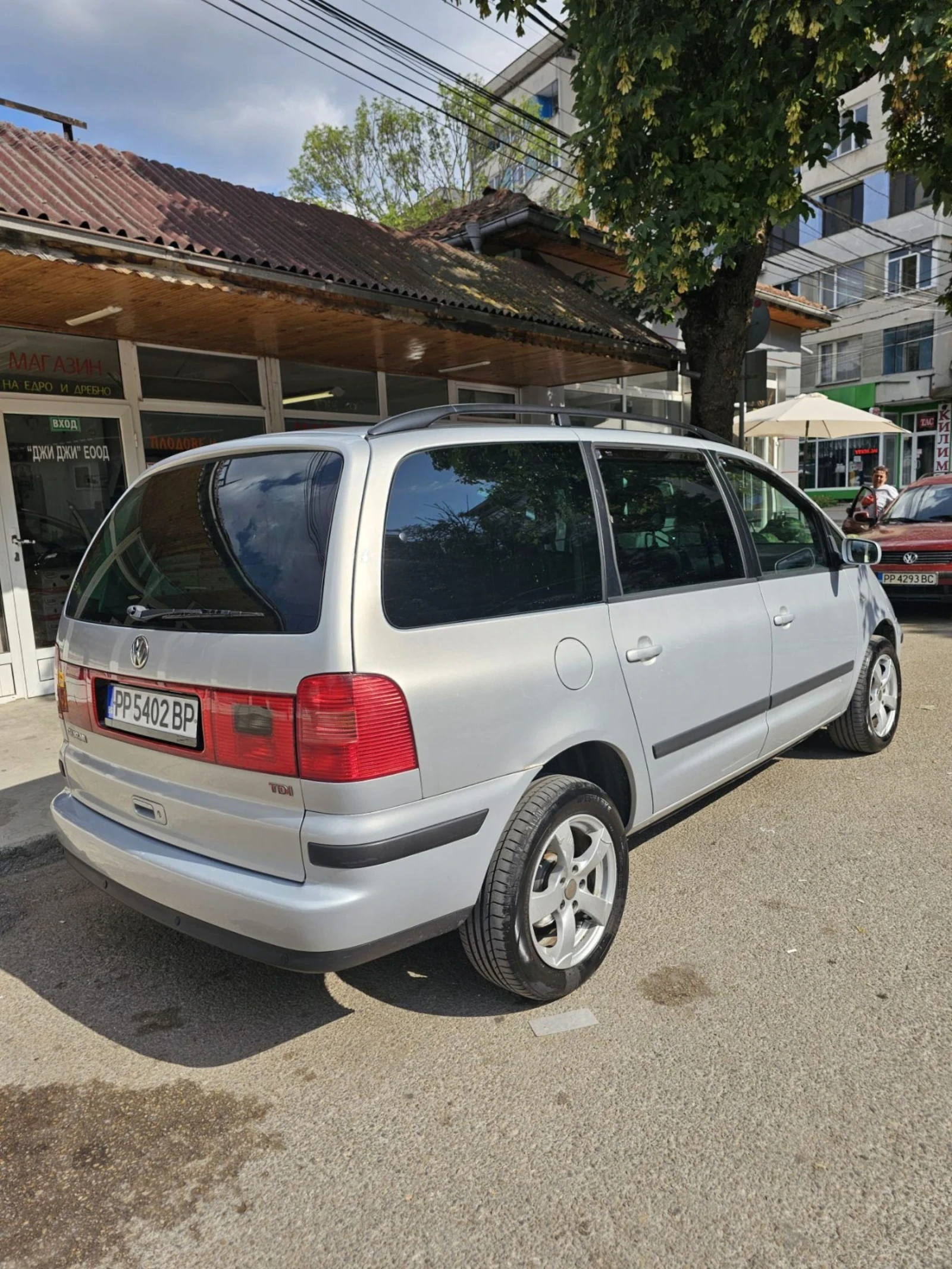 VW Sharan 1.9 TDI - 131 H.P ,  7 местен , снимка 4 - Автомобили и джипове - 55424675