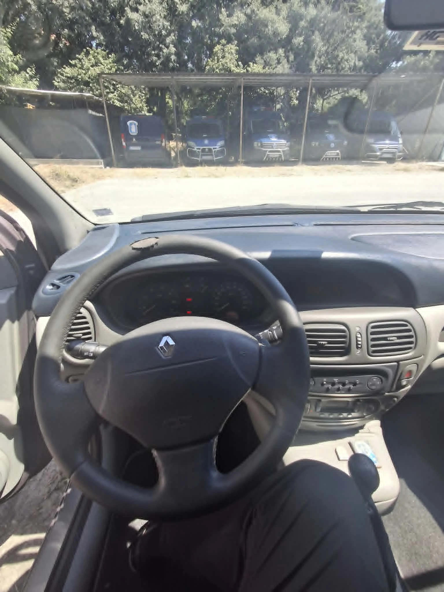 Renault Scenic 1.6 16V, снимка 7 - Автомобили и джипове - 55478552