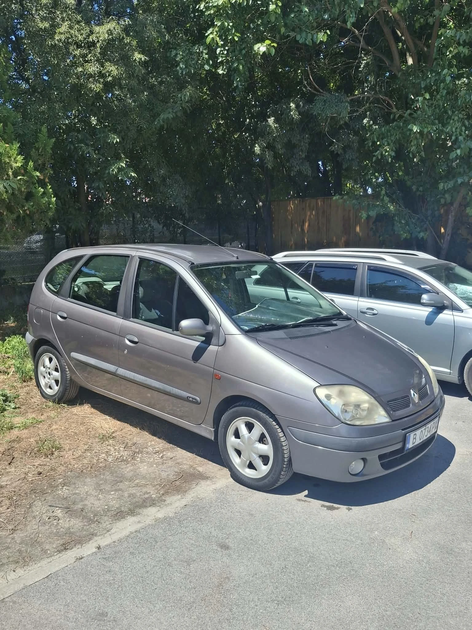 Renault Scenic 1.6 16V, снимка 3 - Автомобили и джипове - 55478552