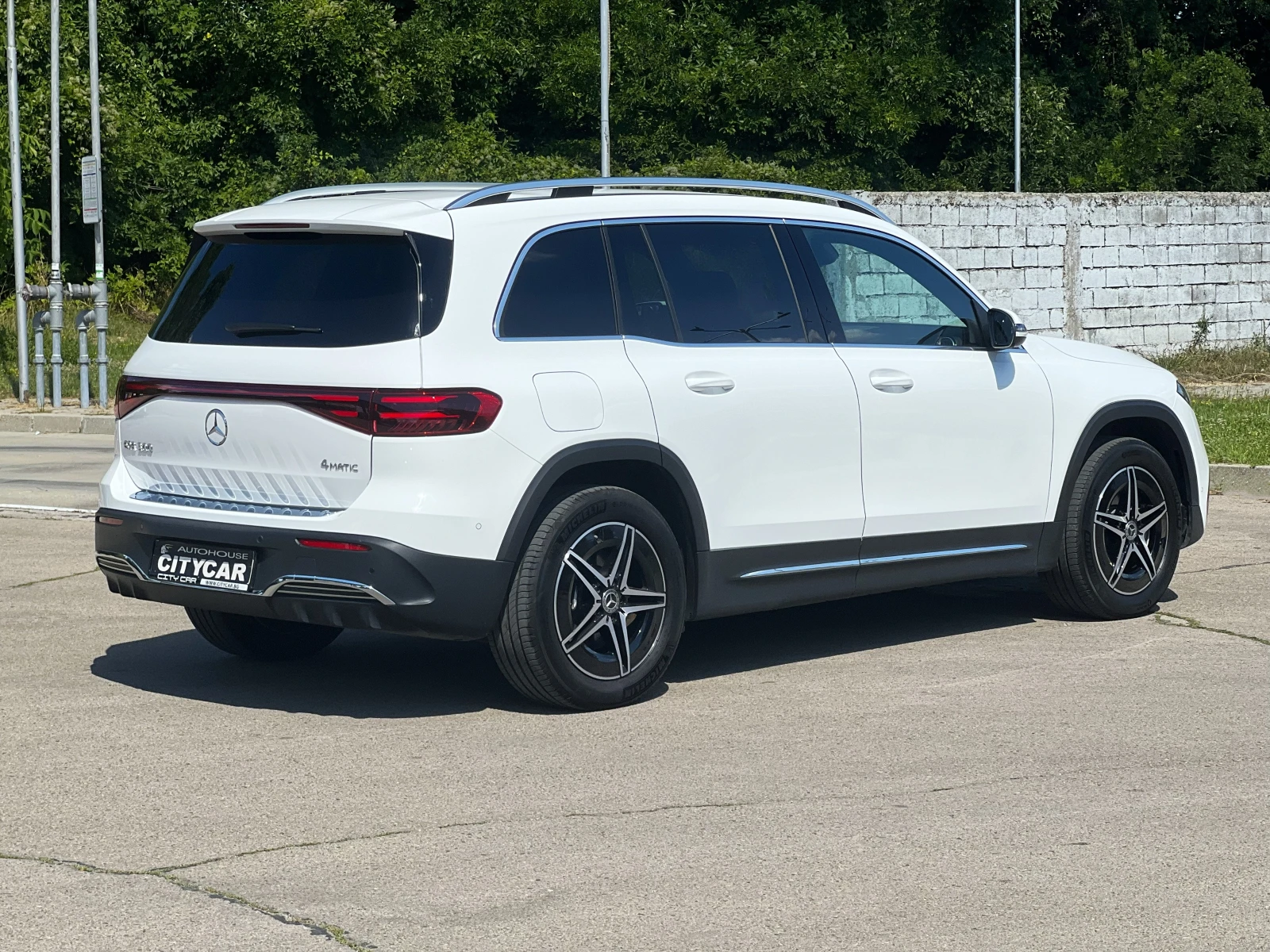 Mercedes-Benz EQB 300 / AMG / 4M / CAMERA / DISTRONIC / , снимка 6 - Автомобили и джипове - 55537920