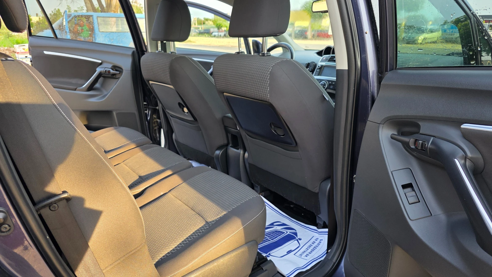 Toyota Verso 1.6d/111hp/7m-УНИКАТ, снимка 12 - Автомобили и джипове - 55871586