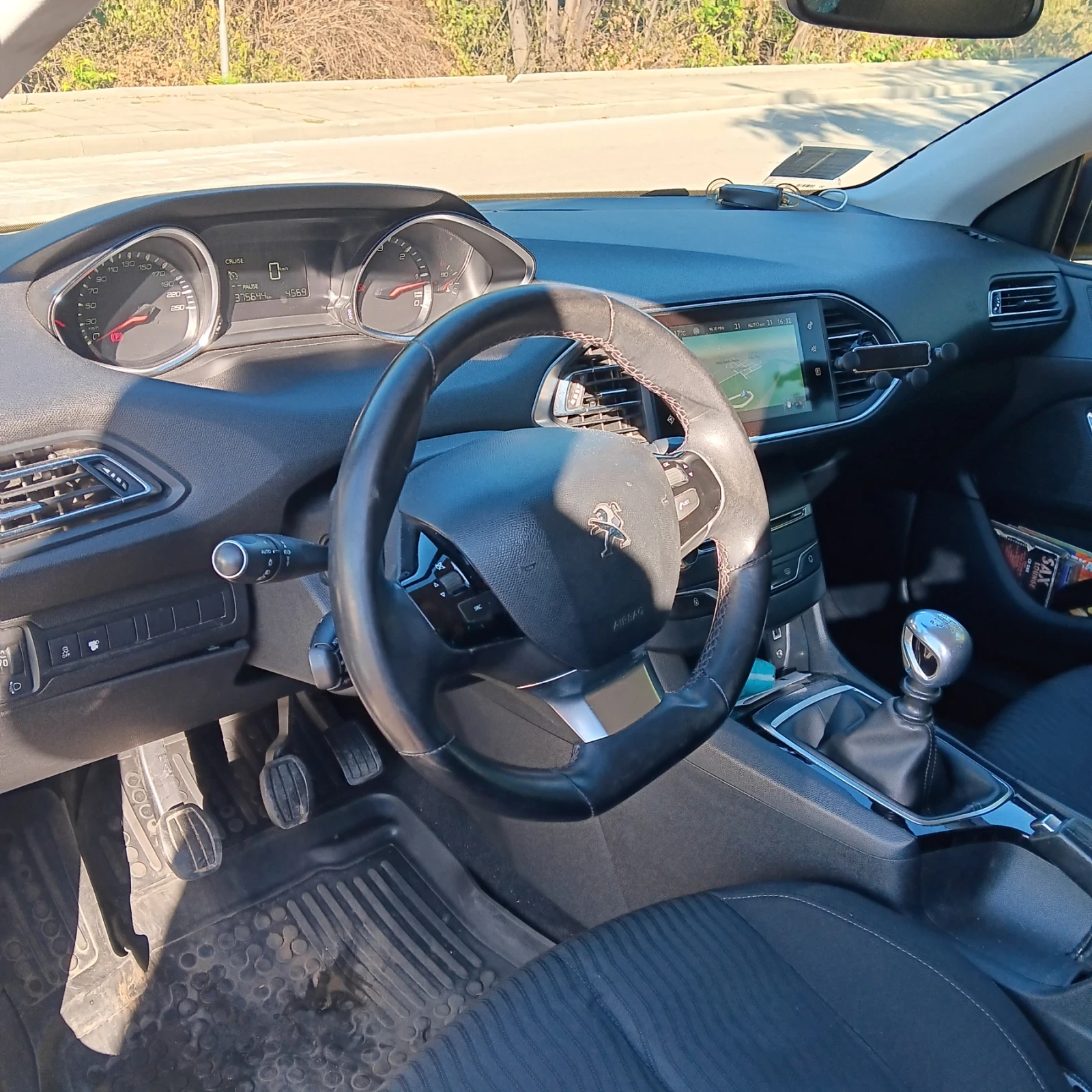 Peugeot 308 1.6 Hdi, снимка 8 - Автомобили и джипове - 56347508
