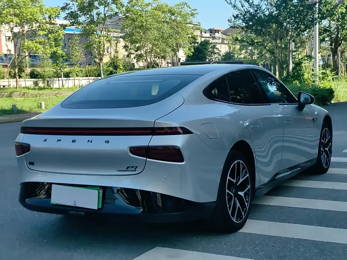 Xpeng P7 P7i 610 Max Performance Edition, снимка 2 - Автомобили и джипове - 56645226