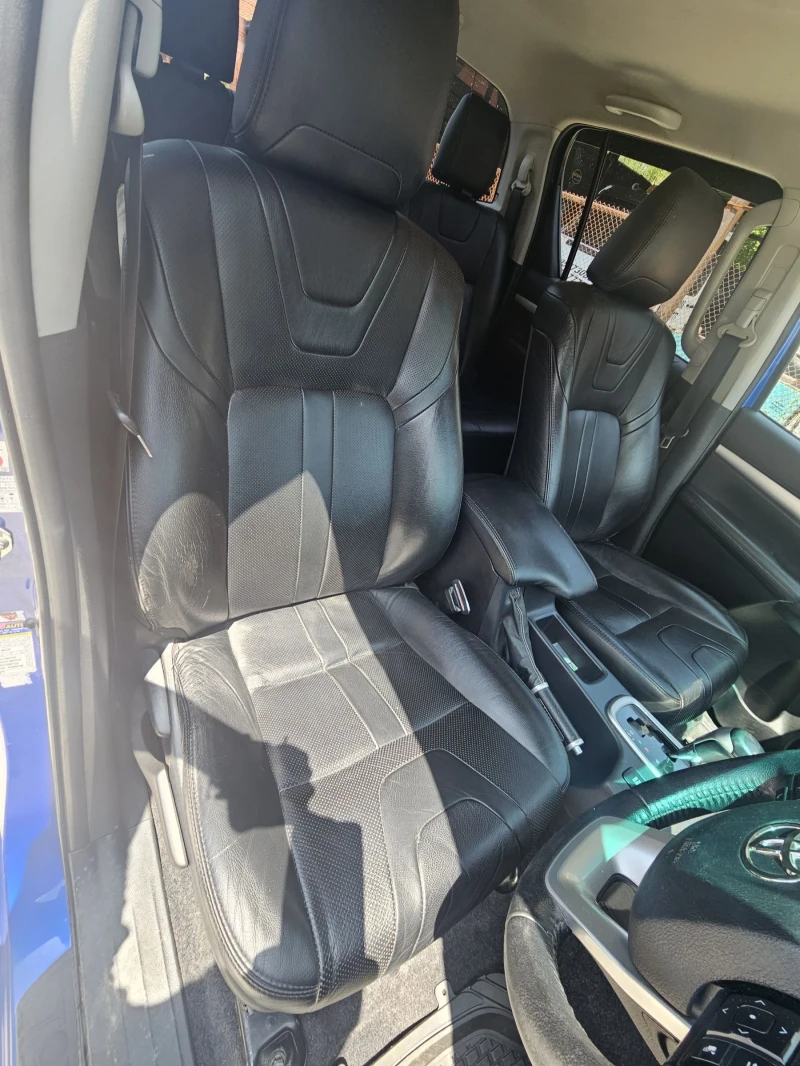 Toyota Hilux 2.4d 5скорости, снимка 9 - Автомобили и джипове - 50583779