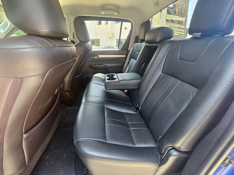 Toyota Hilux 2.4d 5скорости, снимка 10 - Автомобили и джипове - 50583779