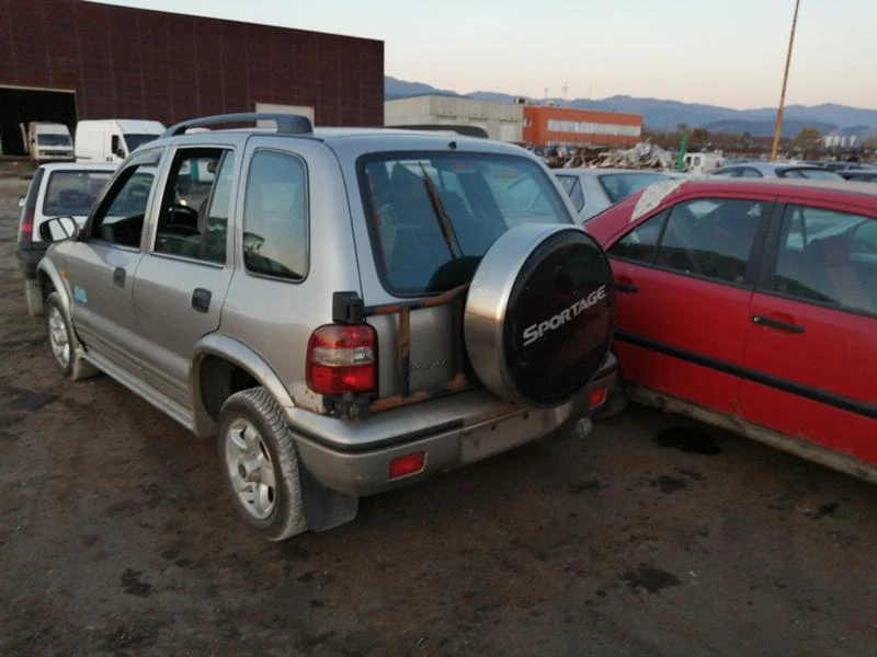 Kia Sportage, снимка 3 - Автомобили и джипове - 27019905