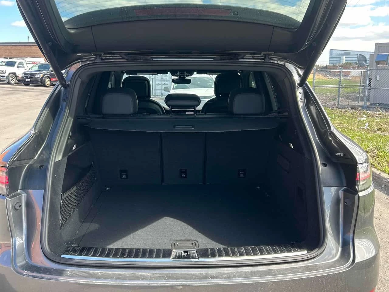 Porsche Cayenne * ДИСТРОНИК* 360 КАМЕРА* ПАНОРАМА* ОБДУХВАНЕ* , снимка 13 - Автомобили и джипове - 54267277