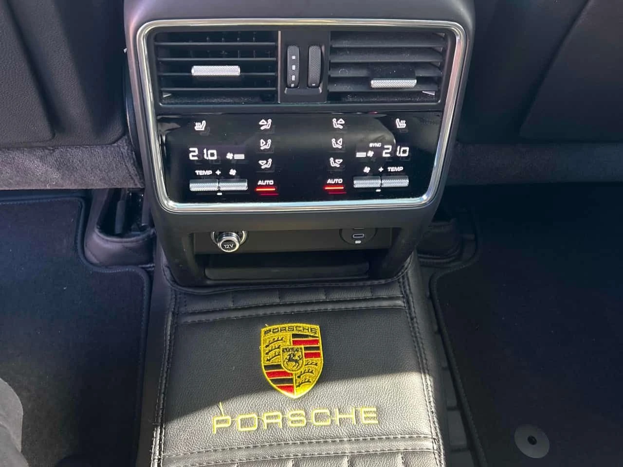 Porsche Cayenne * ДИСТРОНИК* 360 КАМЕРА* ПАНОРАМА* ОБДУХВАНЕ* , снимка 12 - Автомобили и джипове - 54267277