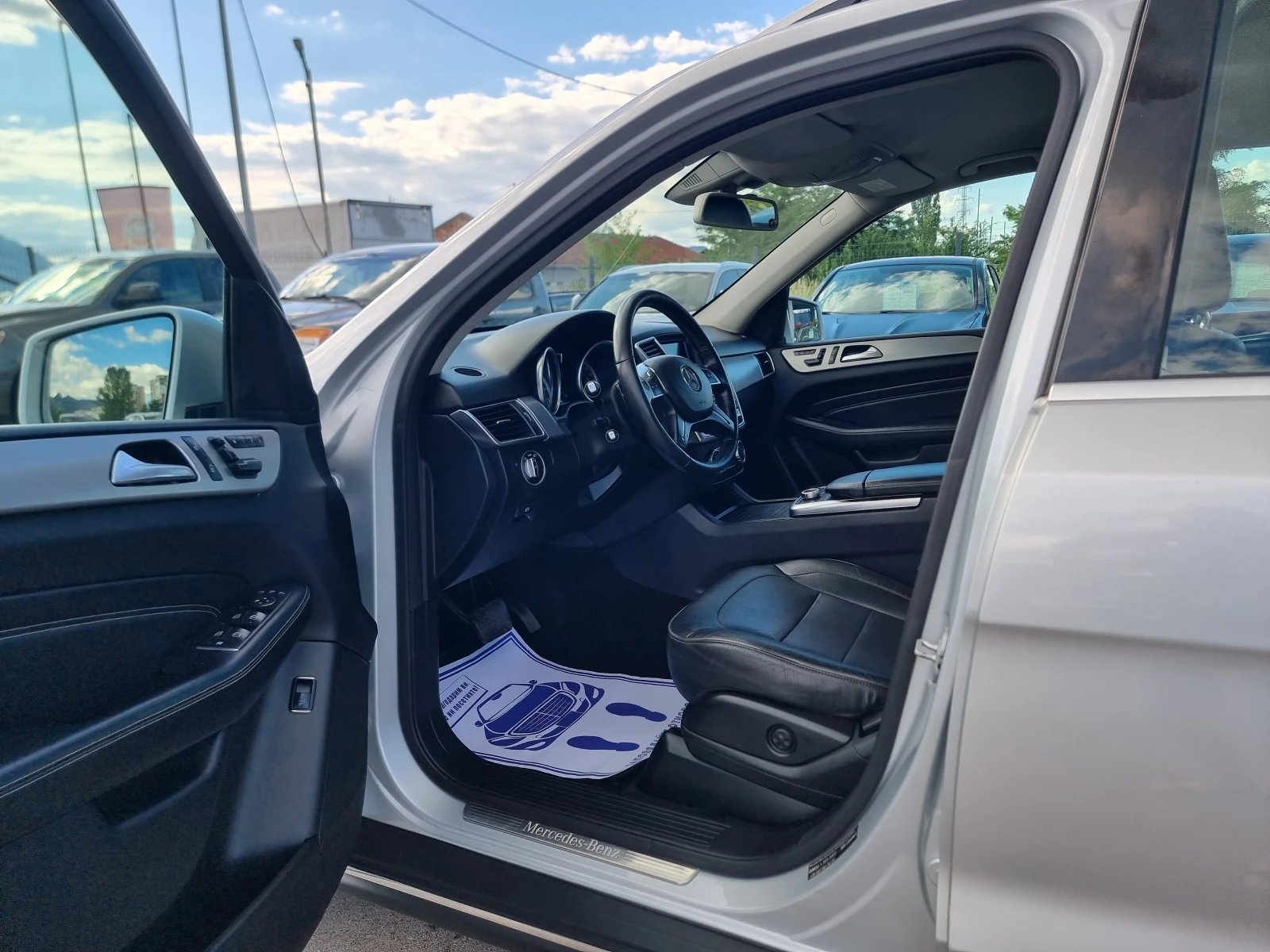 Mercedes-Benz ML 350 3.0CDI , снимка 10 - Автомобили и джипове - 54900539