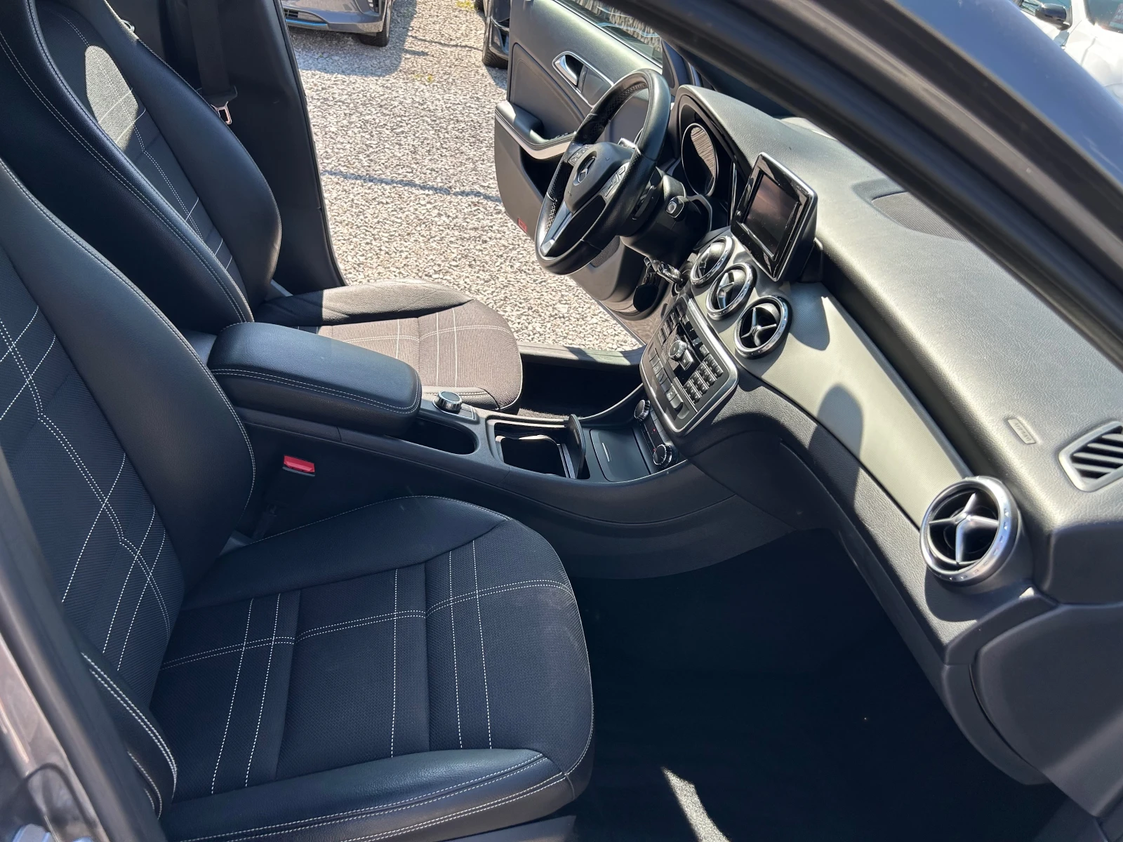 Mercedes-Benz GLA 200 2.0CDI EURO6B, снимка 14 - Автомобили и джипове - 55243267