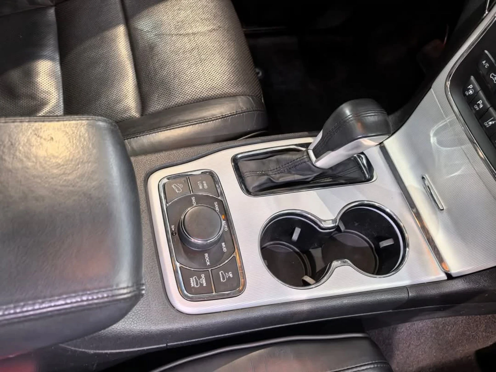 Jeep Grand cherokee Summit, снимка 11 - Автомобили и джипове - 55257799