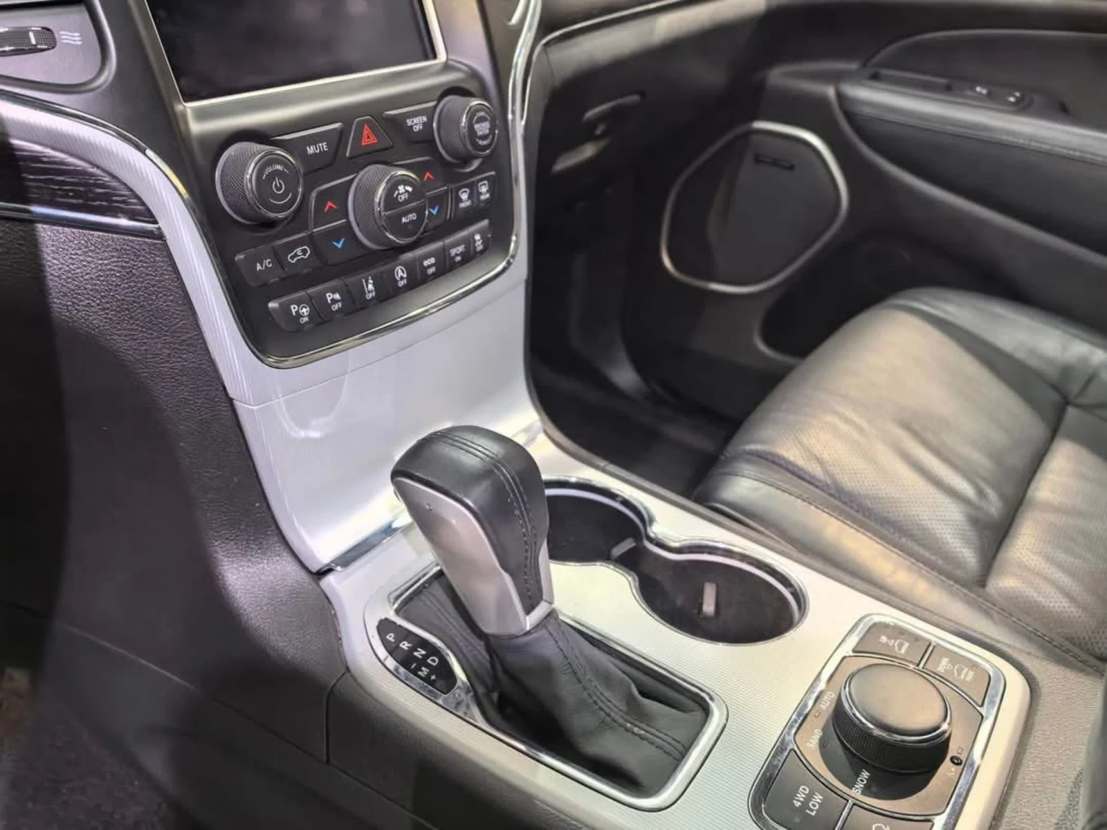 Jeep Grand cherokee Summit, снимка 8 - Автомобили и джипове - 55257799