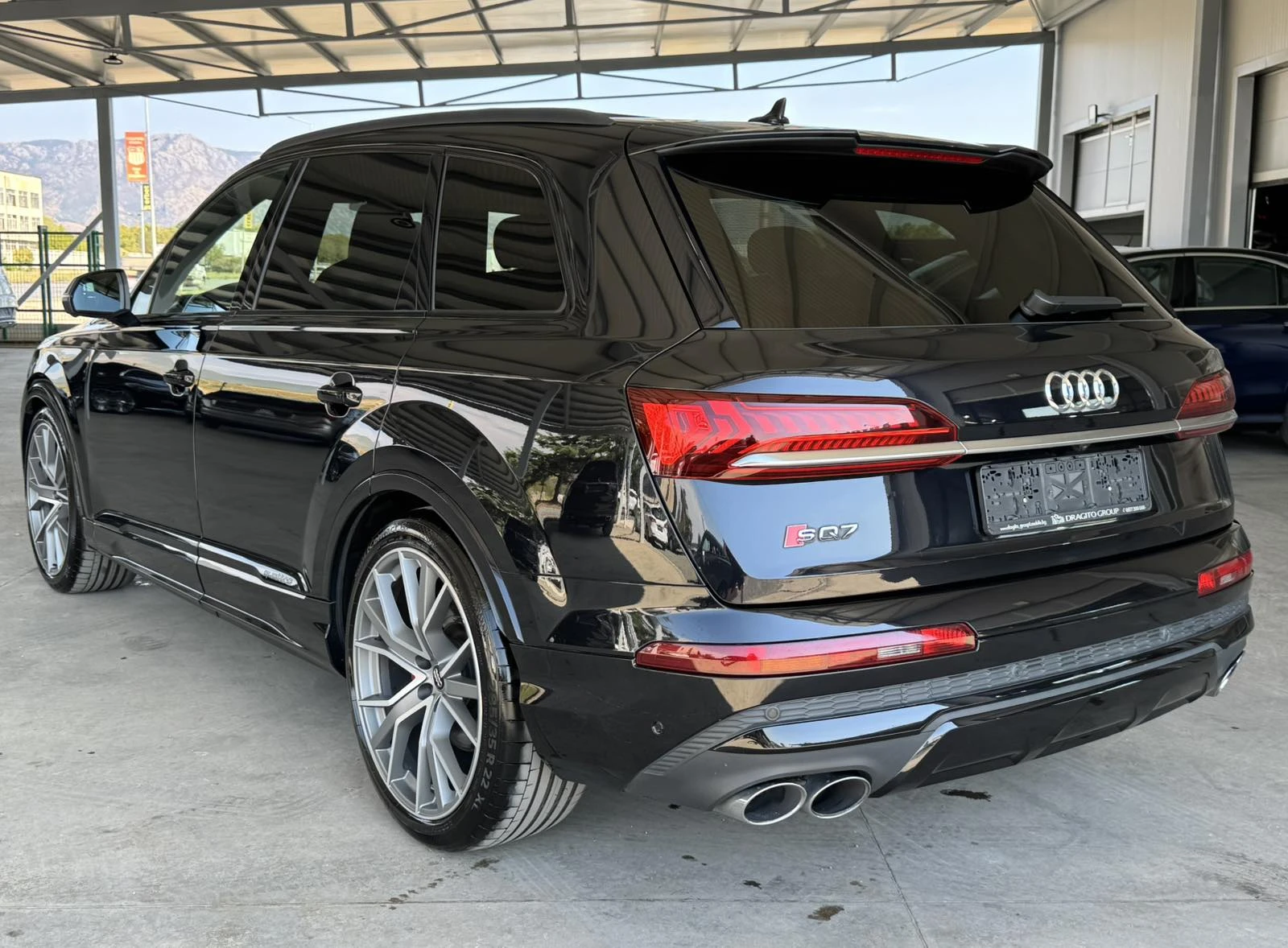 Audi SQ7 435ps B&O* Lazer* Distr* Carbon* Head Up* Гаранция, снимка 3 - Автомобили и джипове - 56158652
