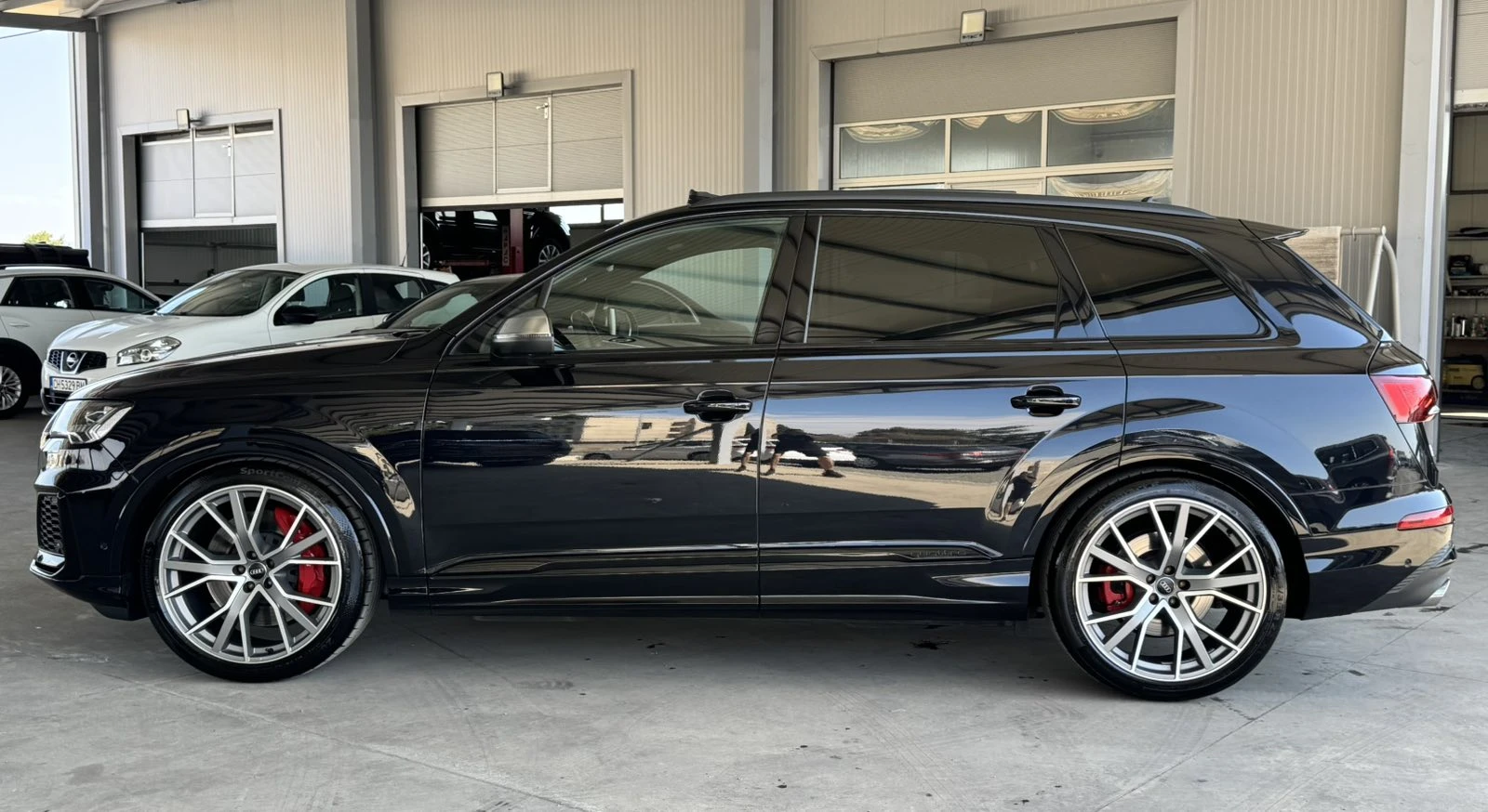 Audi SQ7 435ps B&O* Lazer* Distr* Carbon* Head Up* Гаранция, снимка 2 - Автомобили и джипове - 56158652