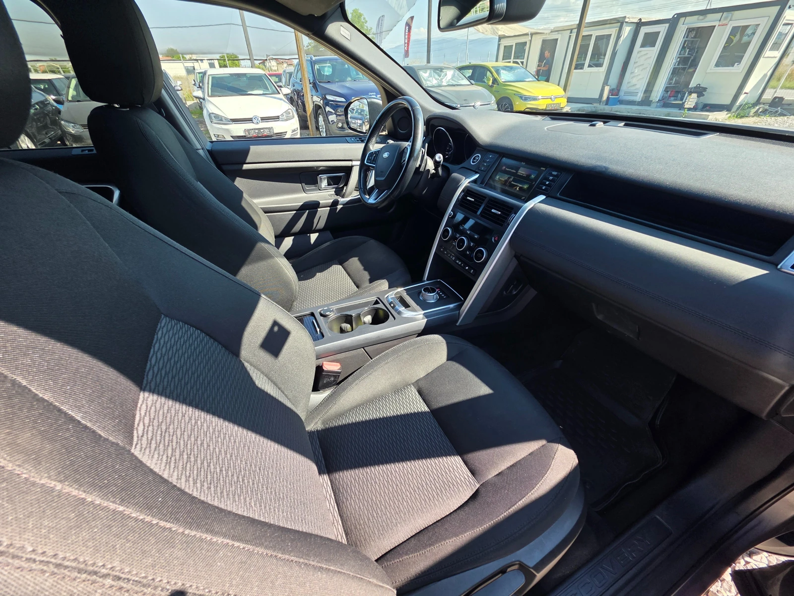 Land Rover Discovery Sport 2.0 TD4-AWD-Automatic-180hp, снимка 14 - Автомобили и джипове - 56295053