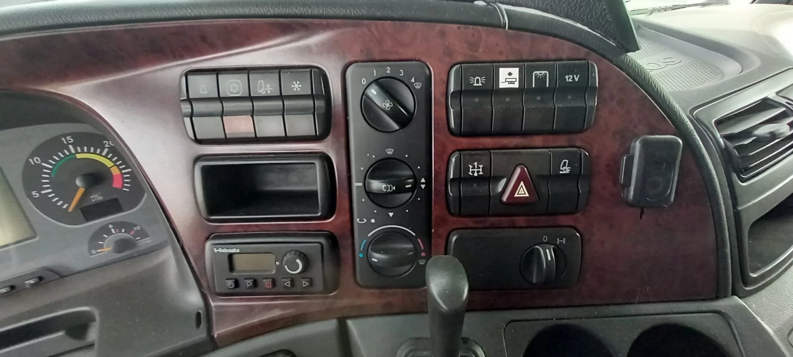Mercedes-Benz 1843 Автовоз  - изображение 4
