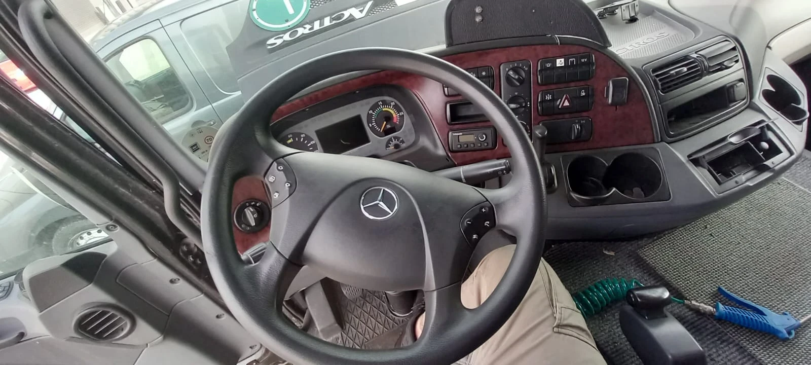 Mercedes-Benz 1843 Автовоз  - изображение 3