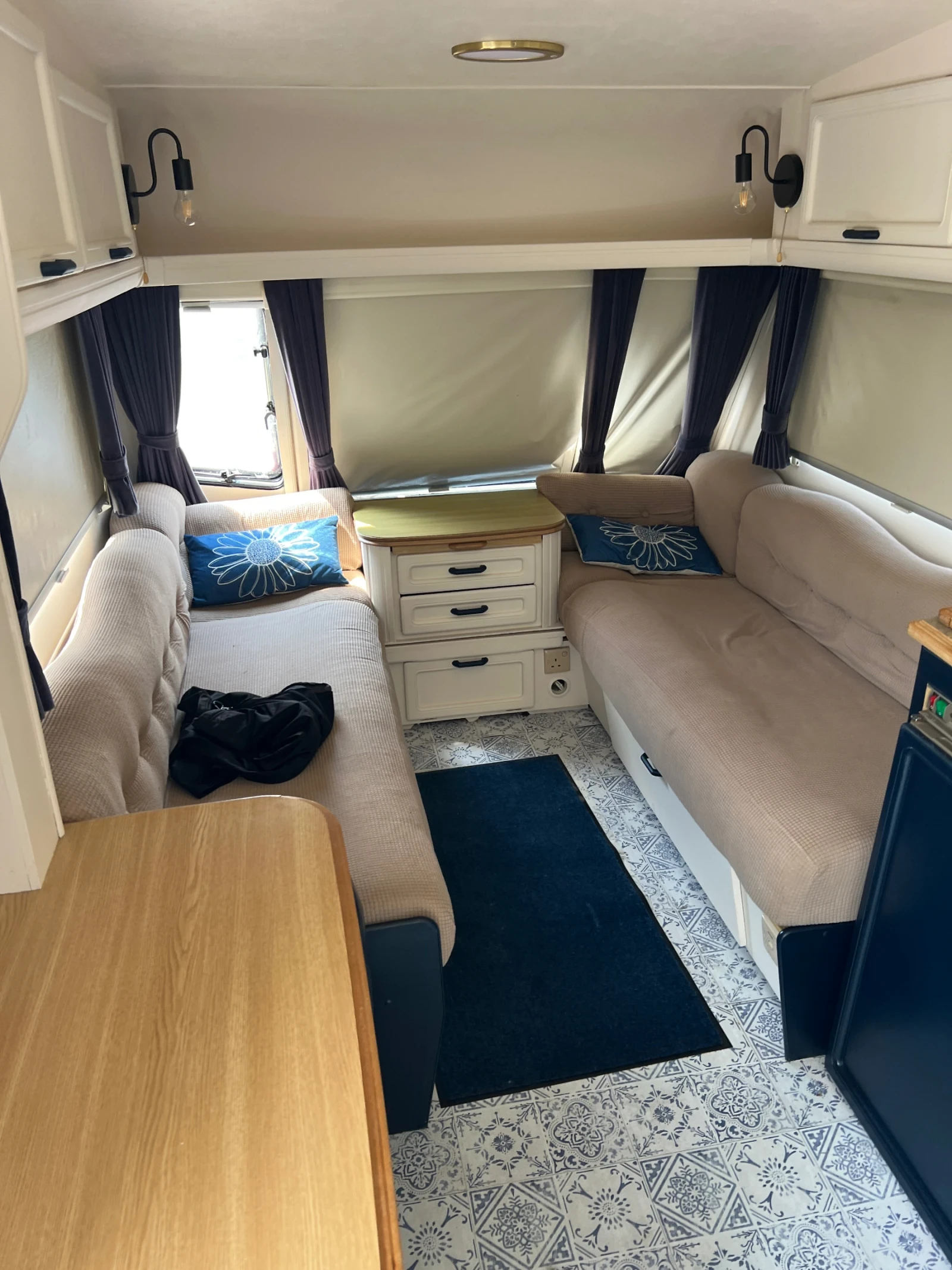 Каравана ABI 215GT, снимка 10 - Каравани и кемпери - 55309654