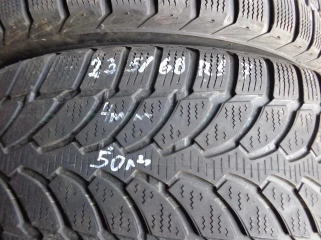 Гуми Зимни 235/60R17, снимка 1 - Гуми и джанти - 16327410