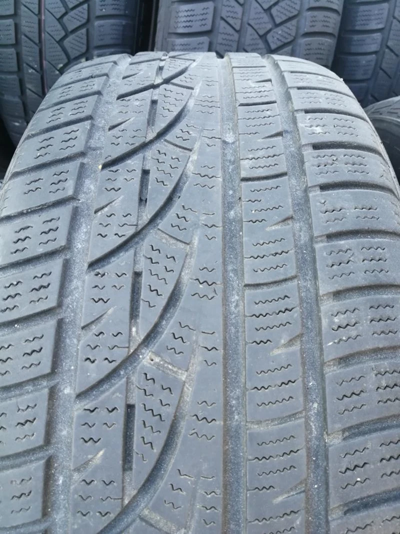 Гуми Зимни 235/55R17, снимка 2 - Гуми и джанти - 45863960