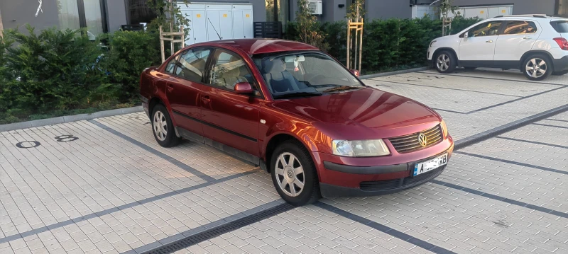 VW Passat, снимка 1 - Автомобили и джипове - 47380665