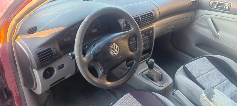 VW Passat, снимка 8 - Автомобили и джипове - 47380665