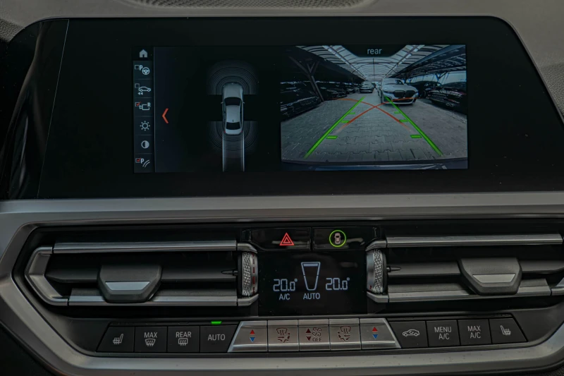 BMW 330 Sport/xDrive/Ambient/Камера/FullLed/Подгрев, снимка 13 - Автомобили и джипове - 50641379