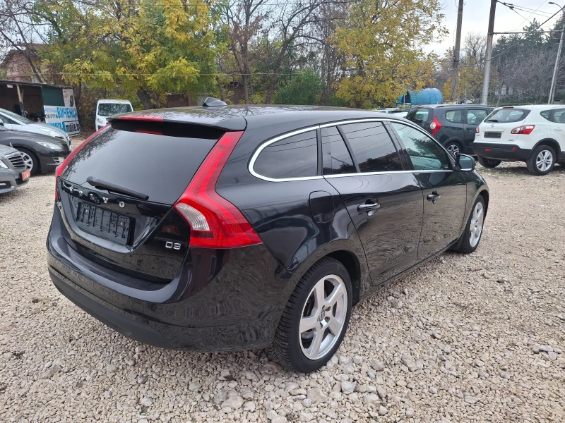 Volvo V60 2.0 D3 R-DESIGN, снимка 4 - Автомобили и джипове - 52709773