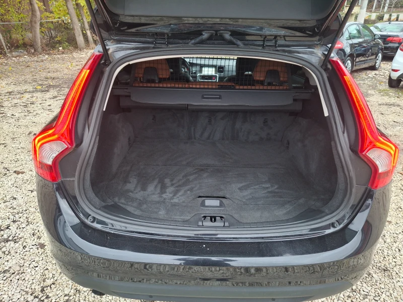Volvo V60 2.0 D3 R-DESIGN, снимка 14 - Автомобили и джипове - 52709773