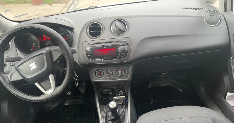 Seat Ibiza, снимка 5 - Автомобили и джипове - 52789564