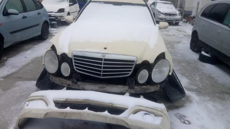 Mercedes-Benz E 200 2.0 CDI , снимка 1 - Автомобили и джипове - 23798857