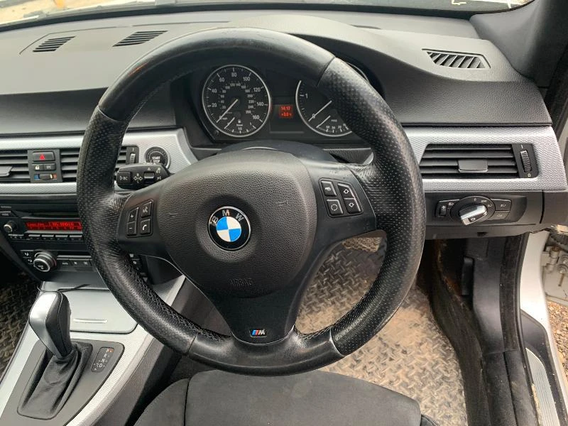 BMW 330 245кс 4Х4 Автомат, снимка 9 - Автомобили и джипове - 27583575