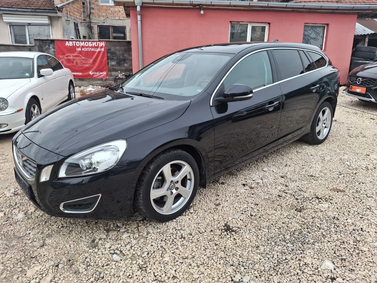 Volvo V60 2.0 D3 R-DESIGN, снимка 1