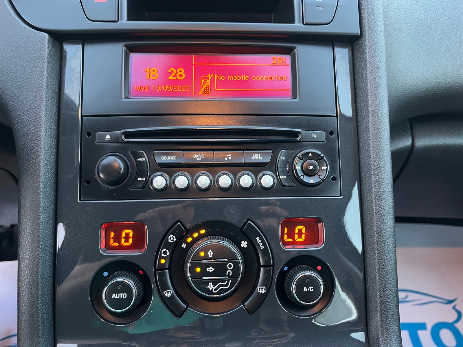 Peugeot 5008 1.6hdi, 2012г. Евро5 | Mobile.bg — изображение 15