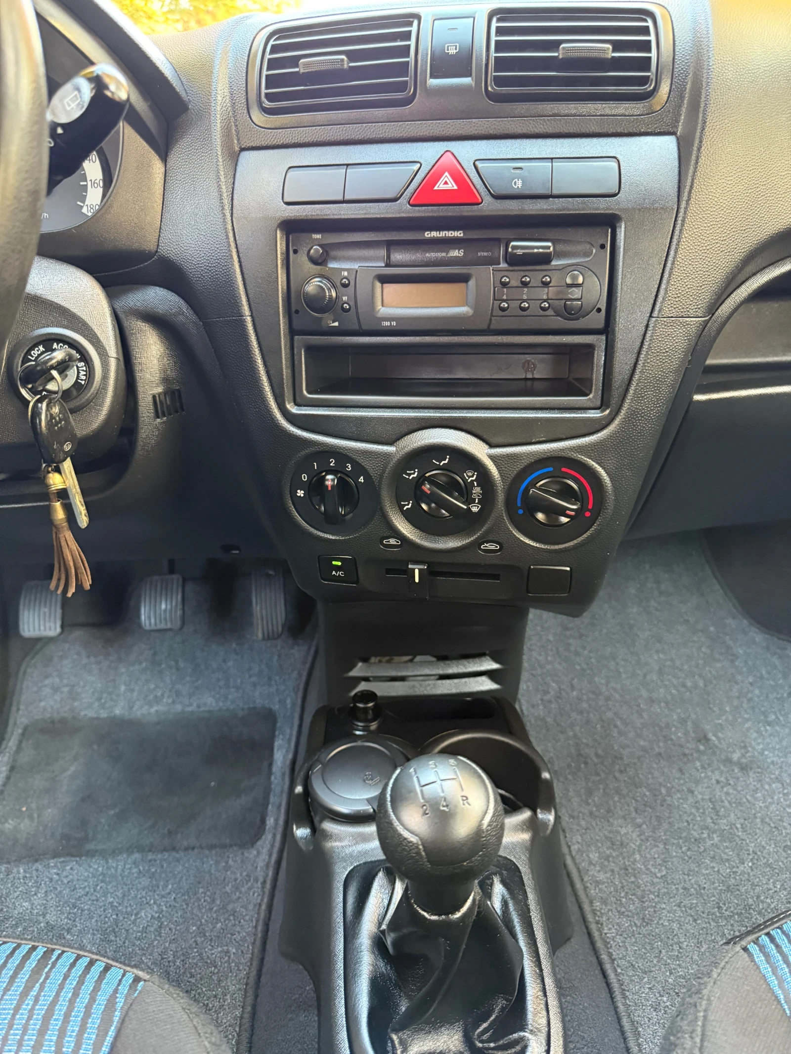 Kia Picanto 1.0i-60kc-Face Lift - изображение 8