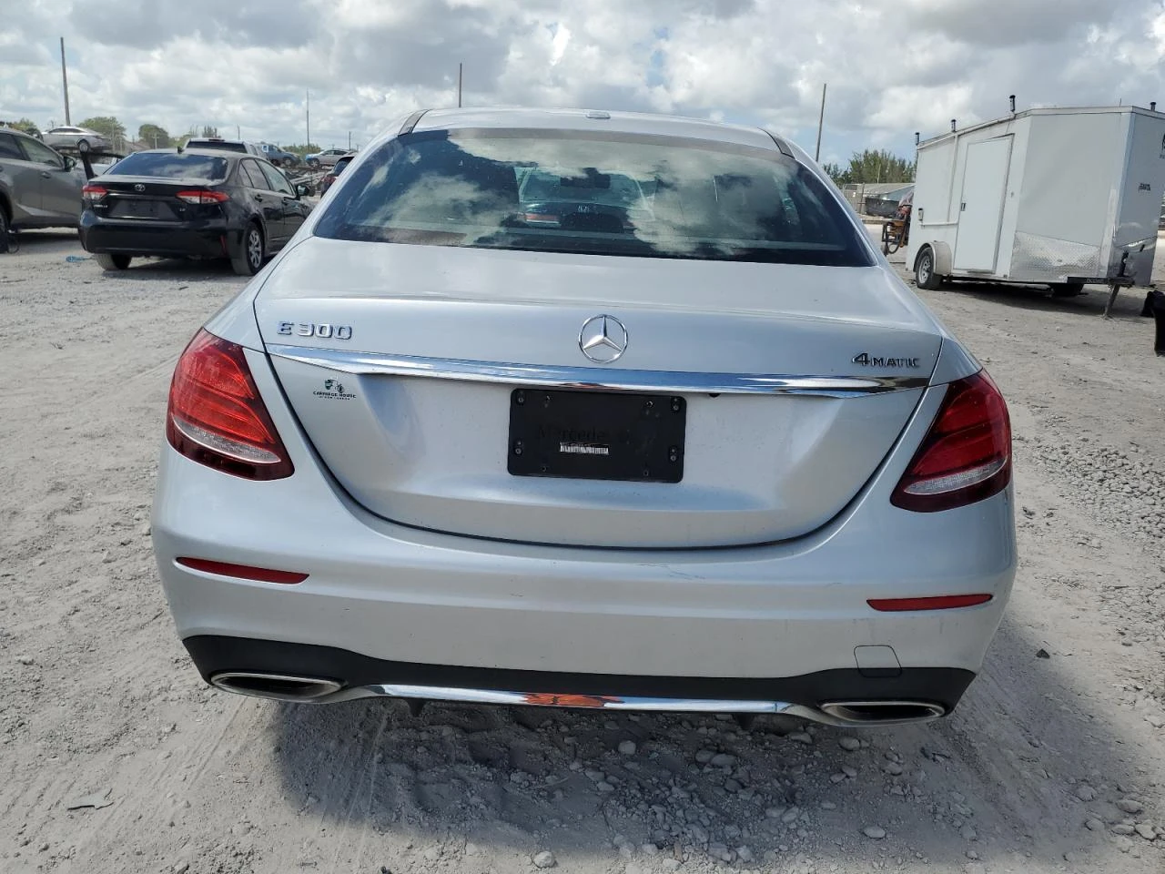 Mercedes-Benz E 300 4MATIC/BURMESTER/9G-TRONIC/КАМЕРА/СЕРВИЗНА ИСТОРИЯ - изображение 5