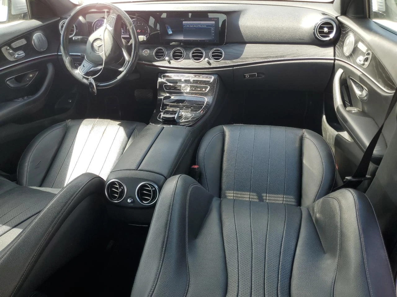Mercedes-Benz E 300 4MATIC/BURMESTER/9G-TRONIC/КАМЕРА/СЕРВИЗНА ИСТОРИЯ - изображение 8
