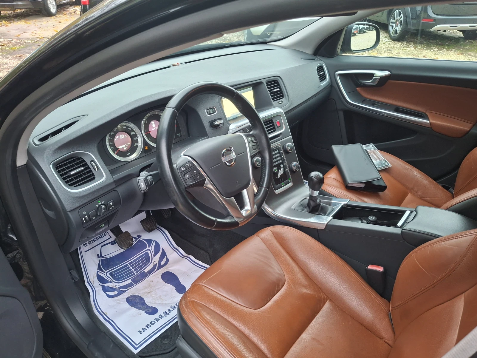 Volvo V60 2.0 D3 R-DESIGN -101500 км - изображение 9