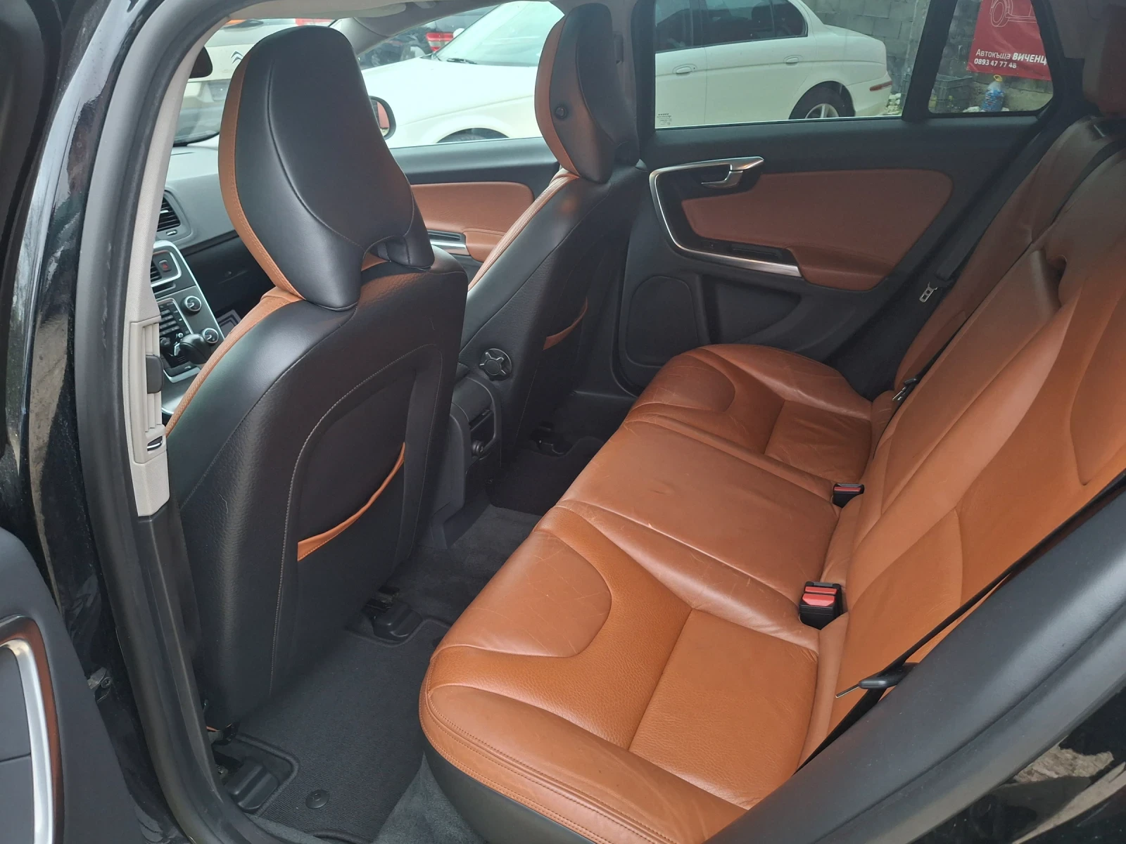 Volvo V60 2.0 D3 R-DESIGN -101500 км - изображение 10