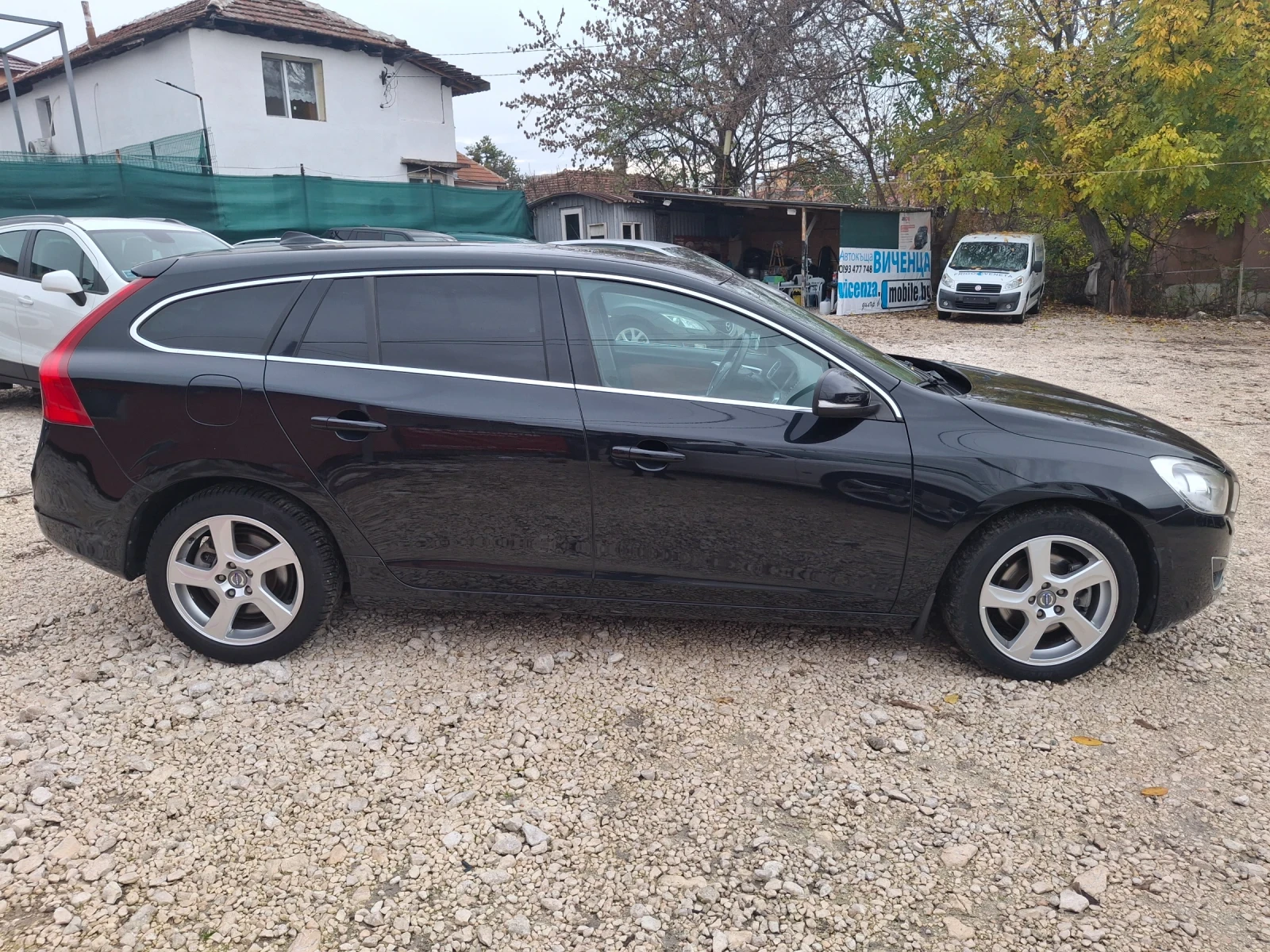 Volvo V60 2.0 D3 R-DESIGN -101500 км - изображение 3