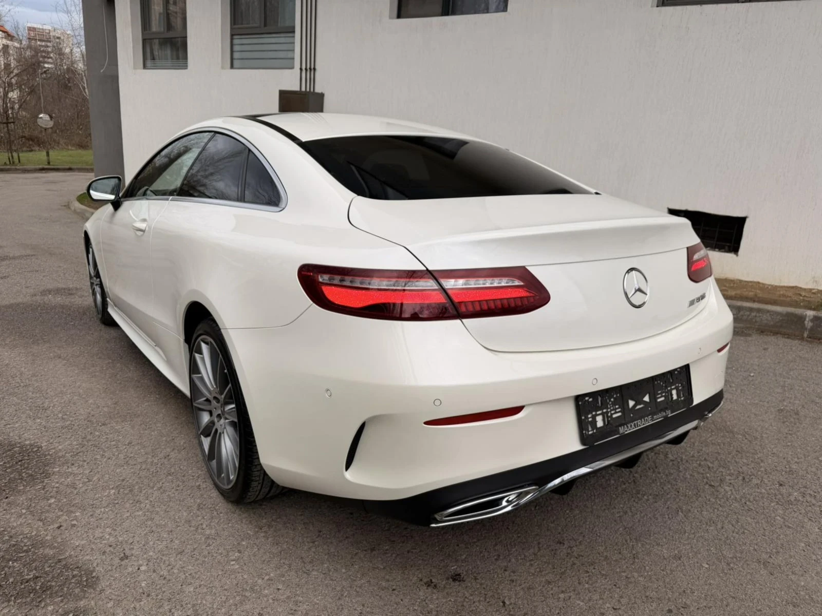 Mercedes-Benz E 220 4-MATIC / PREMIUM PLUS / FULL - изображение 5