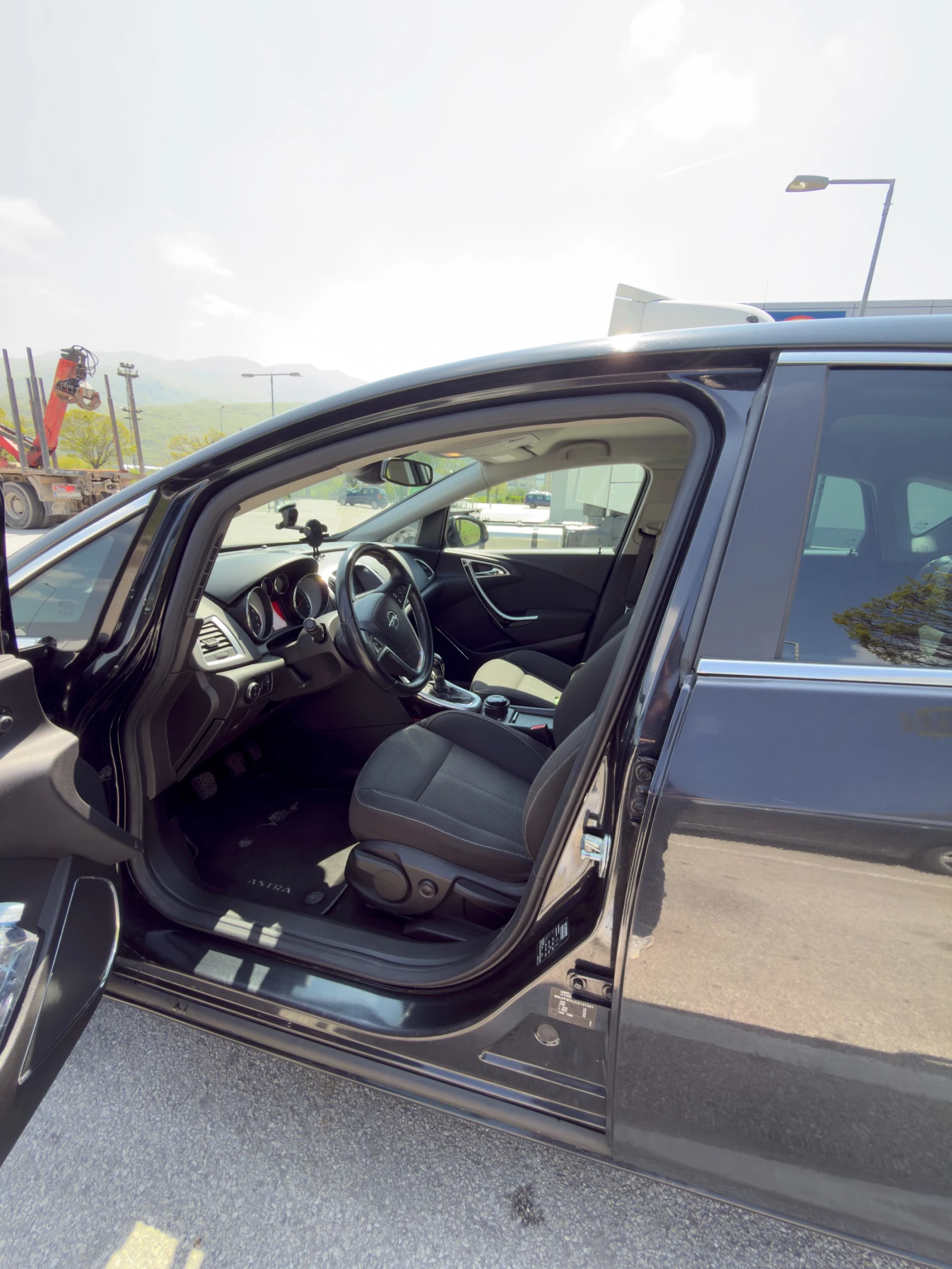Opel Astra 1.4 Turbo, снимка 8 - Автомобили и джипове - 54391887