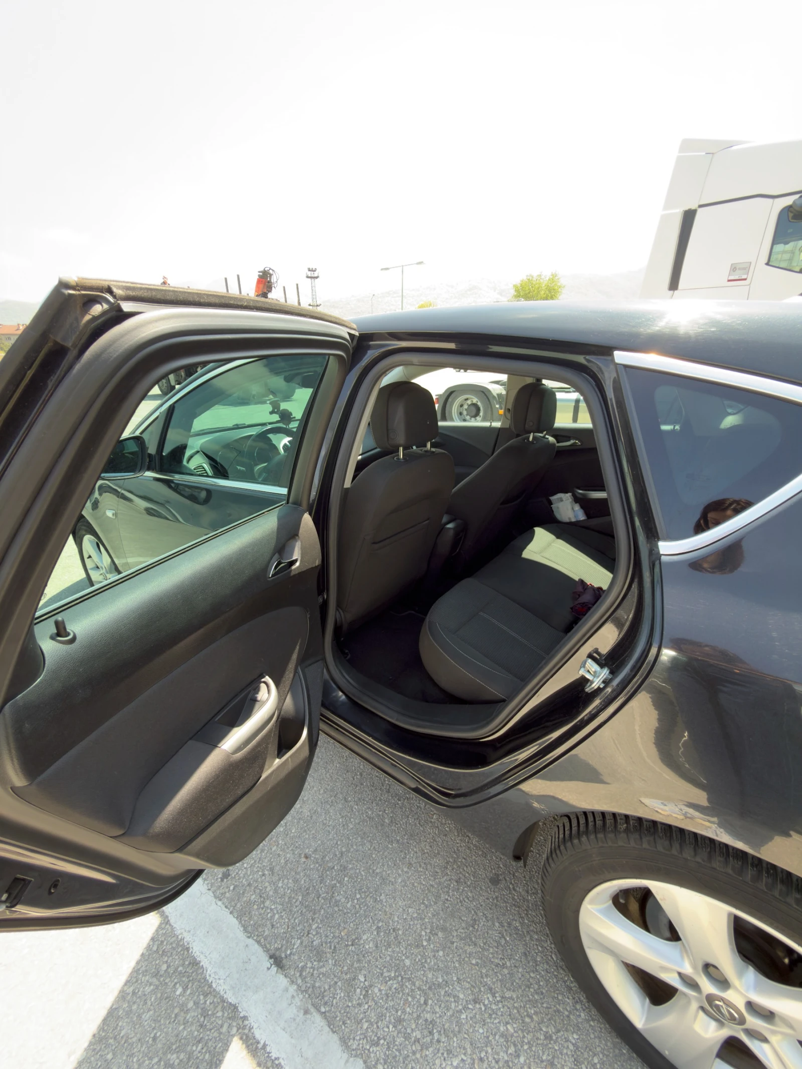 Opel Astra 1.4 Turbo, снимка 9 - Автомобили и джипове - 54391887