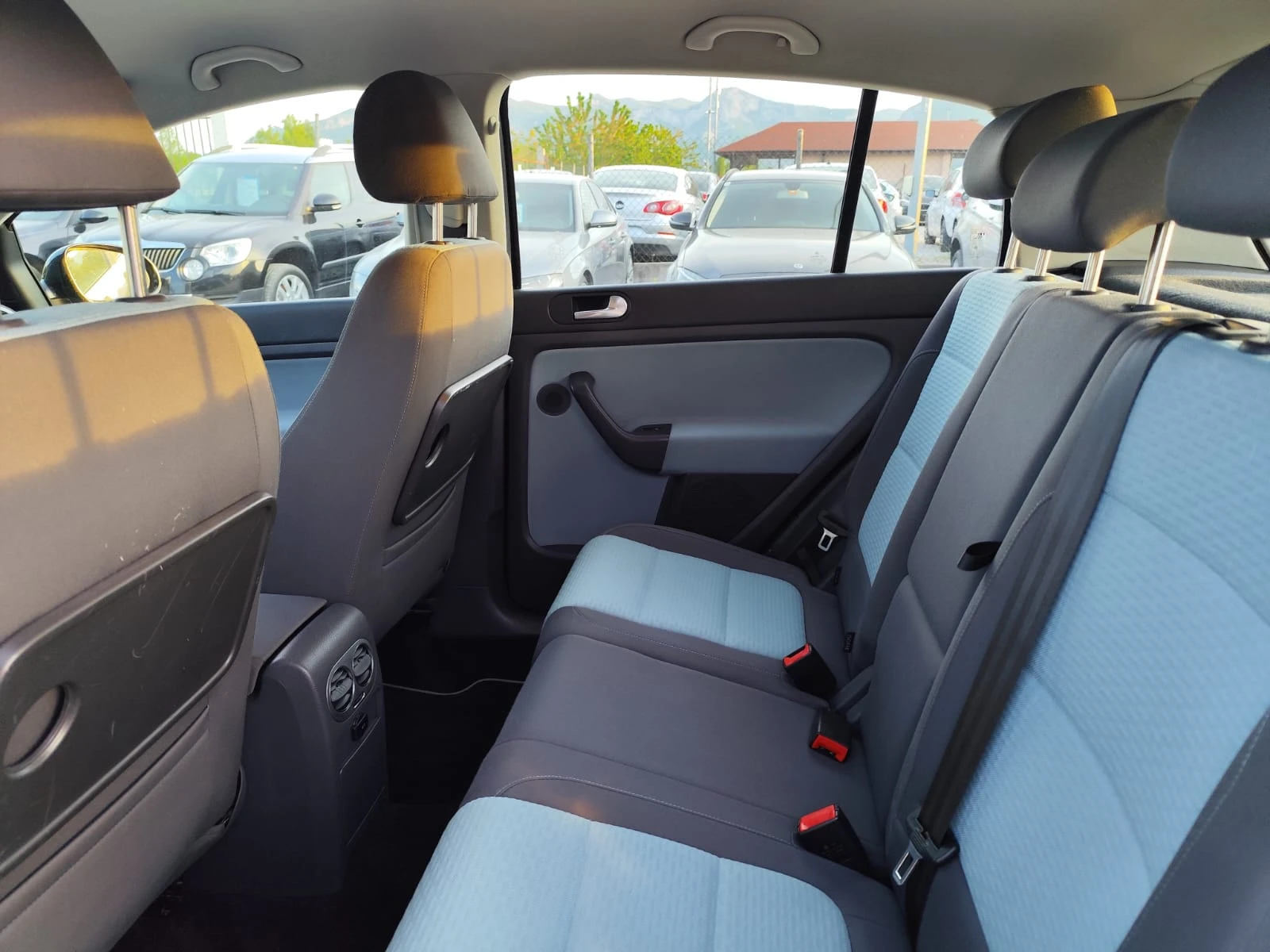 VW Golf  1.4 i cross, снимка 14 - Автомобили и джипове - 54456833