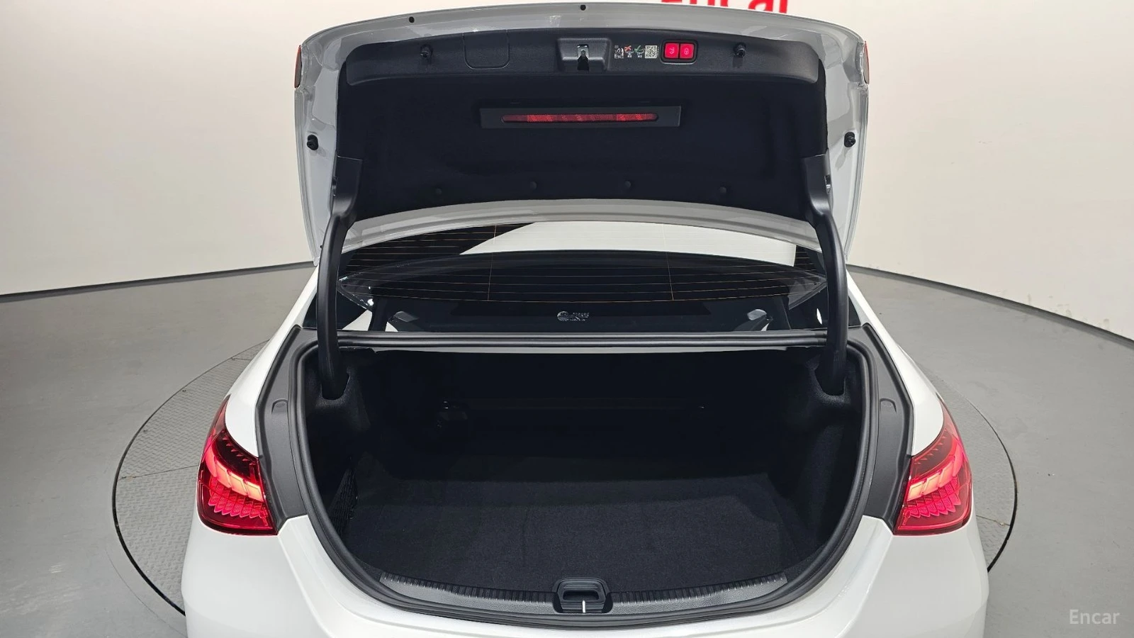Mercedes-Benz C 200 AMG LINE* DISTRONIC* LANE* ОДБУХ, снимка 15 - Автомобили и джипове - 55641279