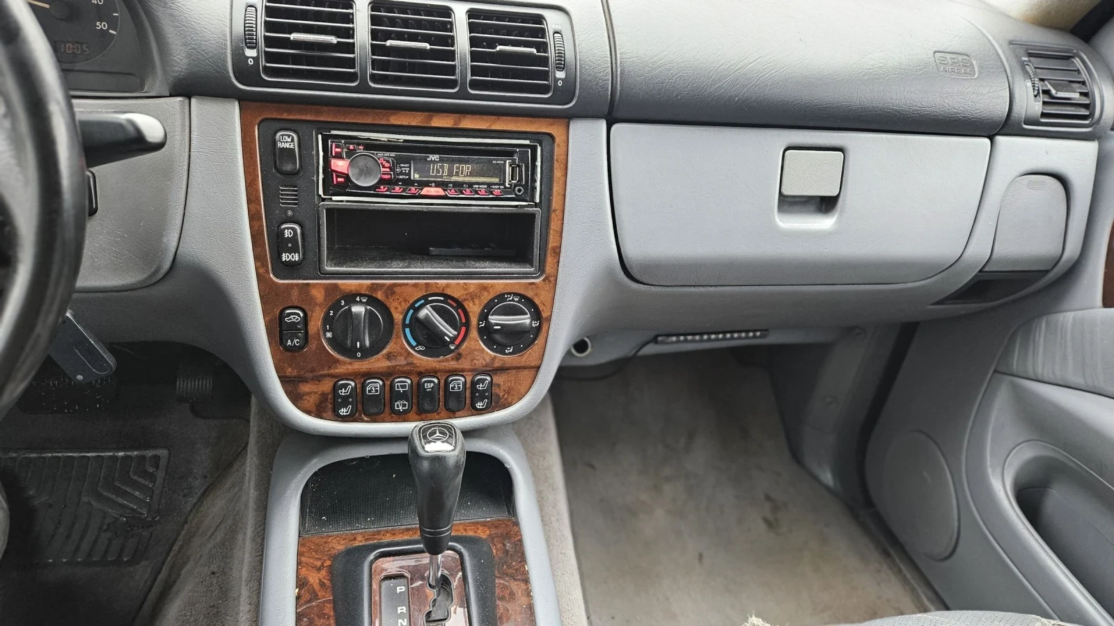 Mercedes-Benz ML 270 7 места, снимка 11 - Автомобили и джипове - 53904045