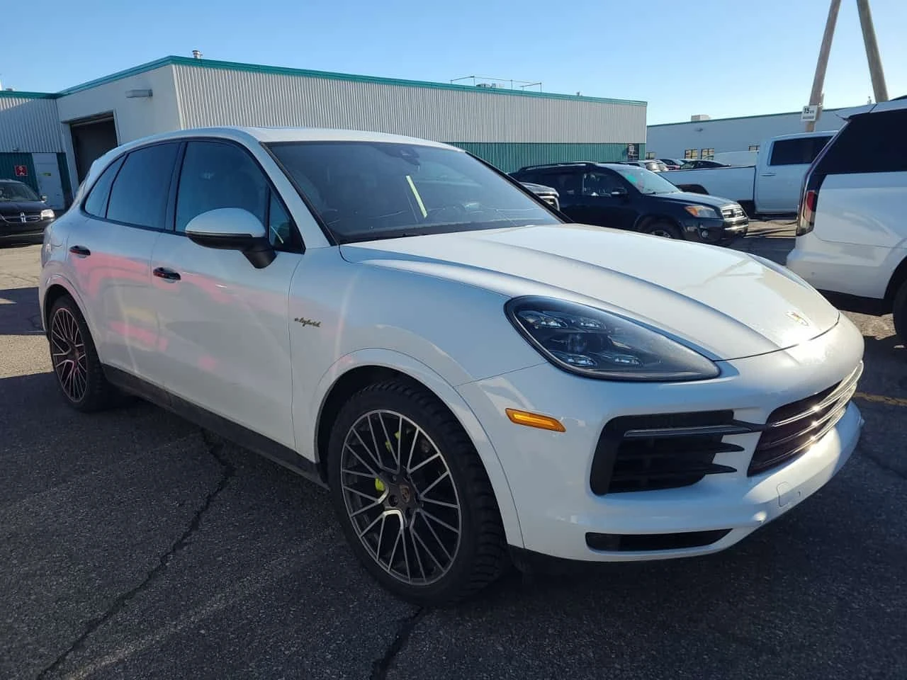 Porsche Cayenne E HYBRID| ОБДУХВАНЕ| 2 КЛЮЧА| 2 ЧИФТА ГУМИ| ПАНОРА, снимка 2 - Автомобили и джипове - 54467339