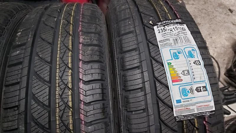 Гуми Всесезонни 235/75R15, снимка 3 - Гуми и джанти - 27564783