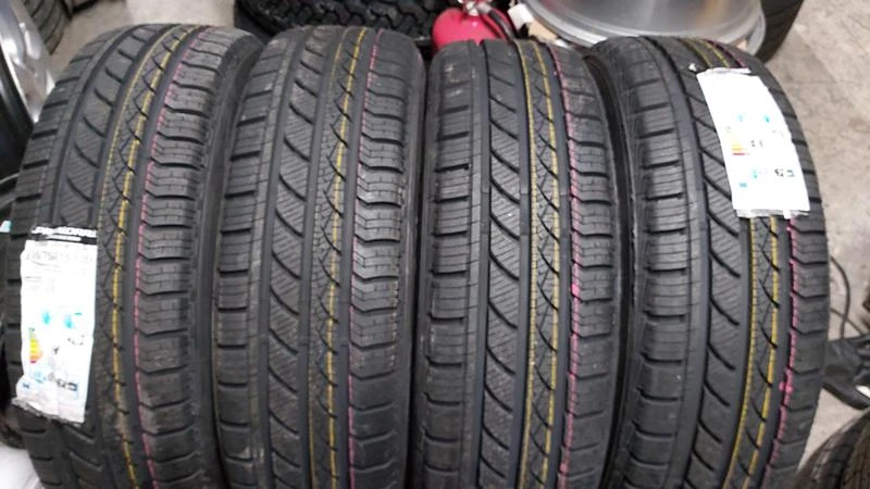 Гуми Всесезонни 235/75R15, снимка 1 - Гуми и джанти - 27564783